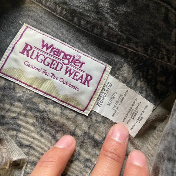 Vintage Wrangler Camo Button Up - Picture 7 of 7